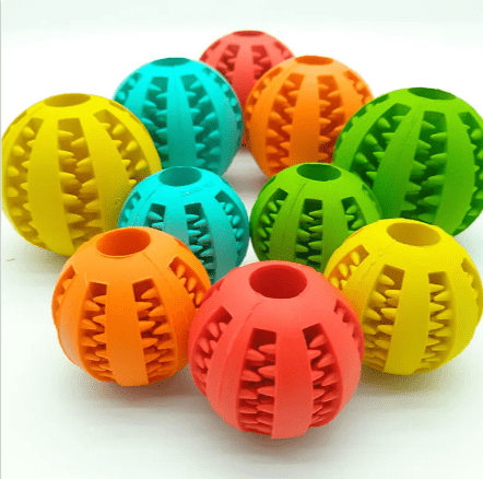 Interactive Rubber Slow Feeder Dog Ball - ShopLaredo